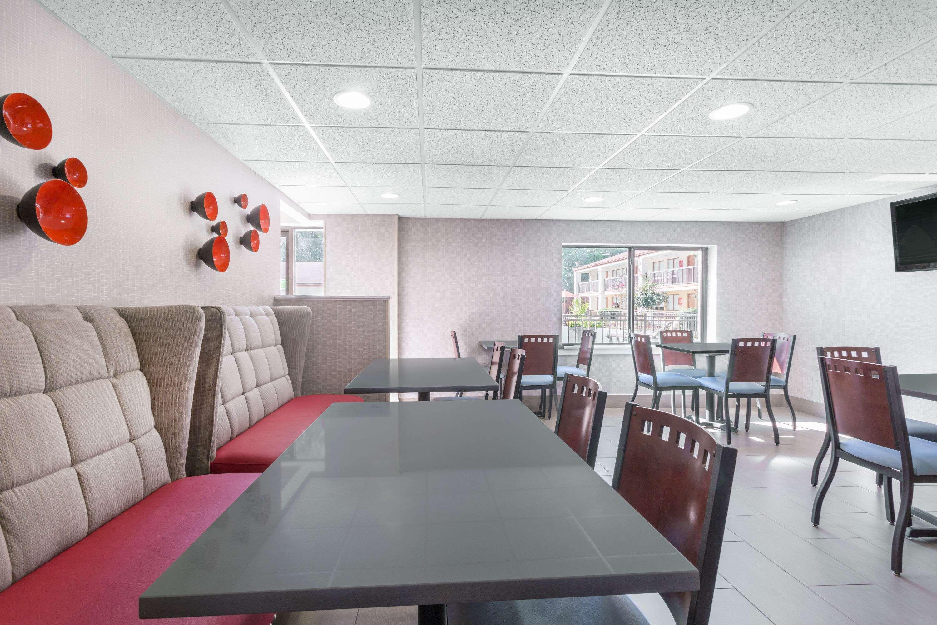 Ramada By Wyndham Tuscaloosa Hotell Eksteriør bilde